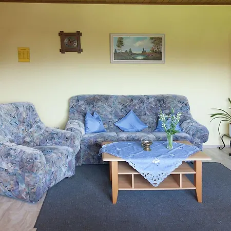Vakantiehuis Cozy Bungalow In Near Hiking Trails