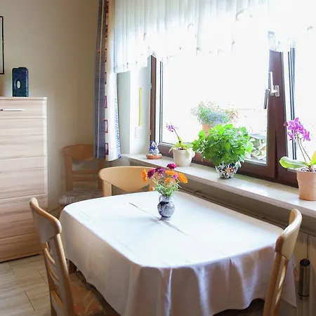Vakantiehuis Cozy Bungalow In Near Hiking Trails *