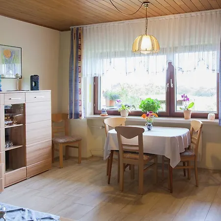 Cozy Bungalow In Near Hiking Trails