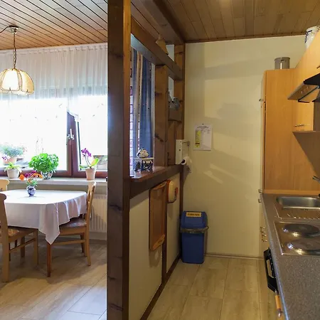Vakantiehuis Cozy Bungalow In Near Hiking Trails