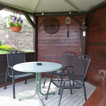 Cozy Bungalow In Near Hiking Trails Vakantiehuis