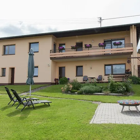 Vakantiehuis Cozy Bungalow In Near Hiking Trails *