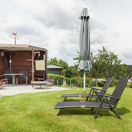 Cozy Bungalow In Near Hiking Trails *